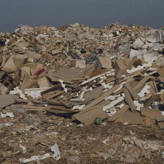 Gradski deponij - nakupine smeća 3 - 4 m visine