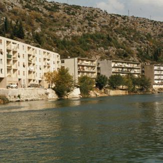 Uz desnu obalu Zrmanje prema Novigradskom moru; uzvodno