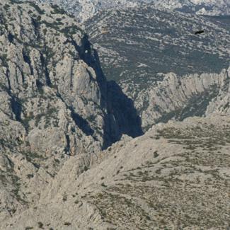 Pogled s mora  teleobjektivom na Malu Paklenicu