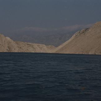 Iz Masleničkog ždrila pogled na Velebit