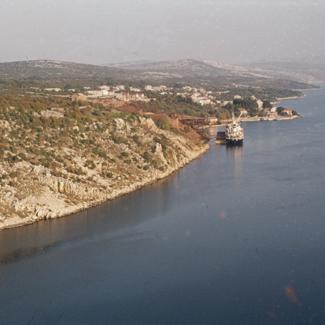 Pogled sa lijeve obale pored mosta na Maslenicu