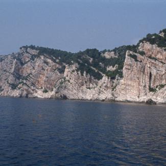 Klifovi; s vanjske jugozapadne strane otoka