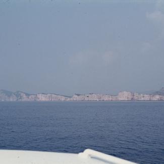 Pogled s pučine na klifove