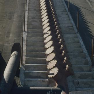 Cik-cak kolektor u istočnom bazenu gledan iz bazena