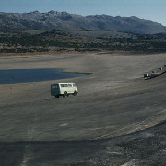 Istočni bazen podno Velebita pogled s južnog dijela pregradnog zida