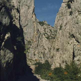 Kroz proboj Velike Paklenice