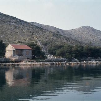 Uvala Magrovica - divlja izgradnja