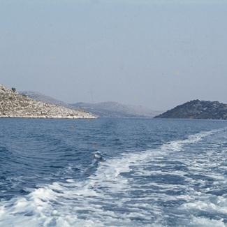 Ošlji rt (šumovit) i Raknić rt - pogled u zaljev