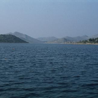 Ošlji rt, nasuprot Otočić