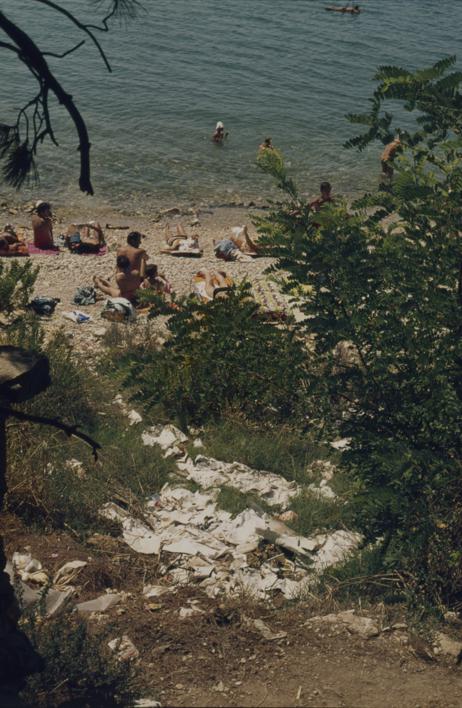 Kupači ispred hotela Kolovare