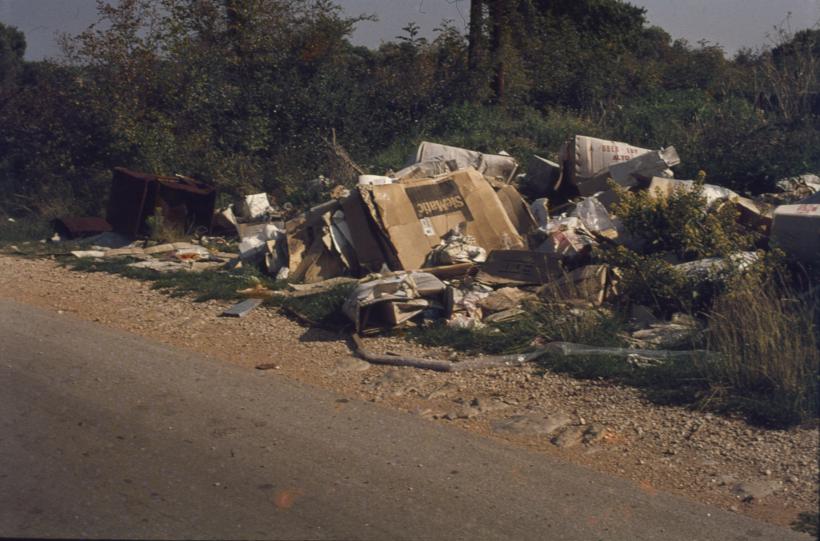 Hrpa smeća lijevo od puta od Nina prema Boriku jednosmjerna