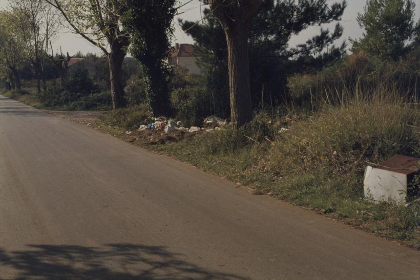 Hrpe smeća s lijeve strane uz put od Nina prema Boriku