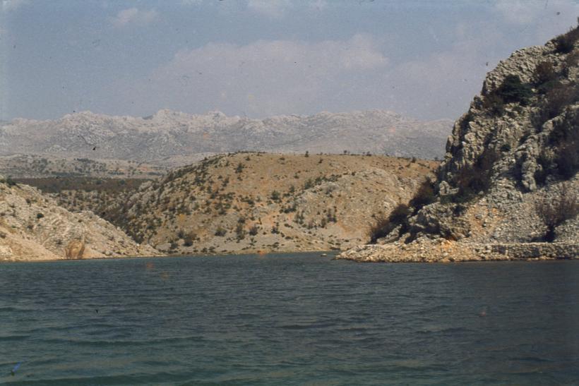 Kanjon Zrmanje; staza uz lijevu obalu pored proboja između Obrovca i Jankovića buka