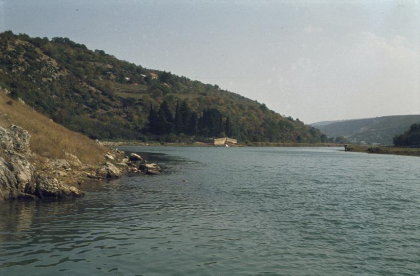 U kanjonu od groblja prema Obrovcu