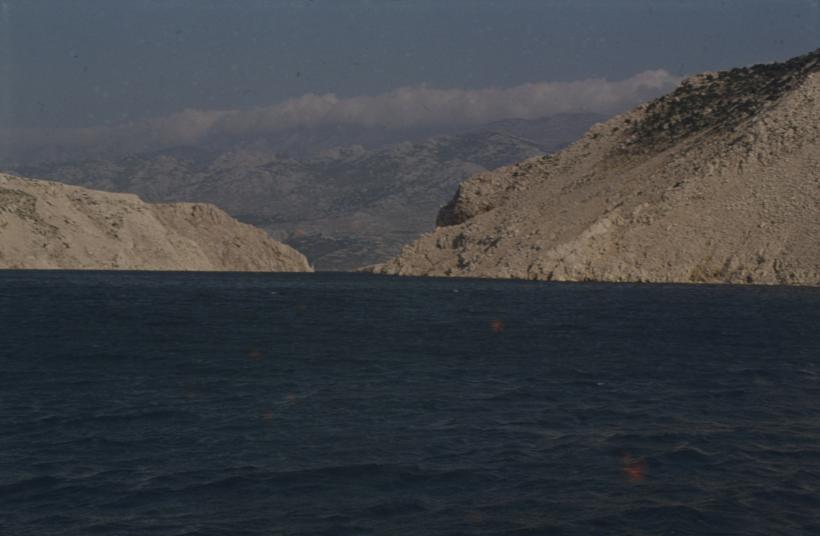 Izlaz iz Masleničkog ždrila u Podvelebitski kanal