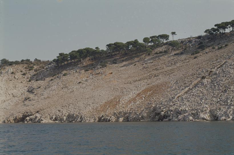 U Masliničkom ždrilu iza mosta desna obala