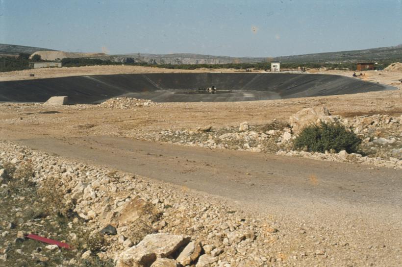 Dnevni bazen zapadno od tvorničkih postrojenja