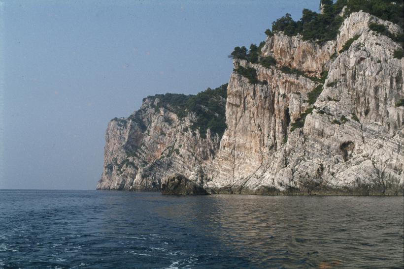 Klifovi u  podnožju hrid