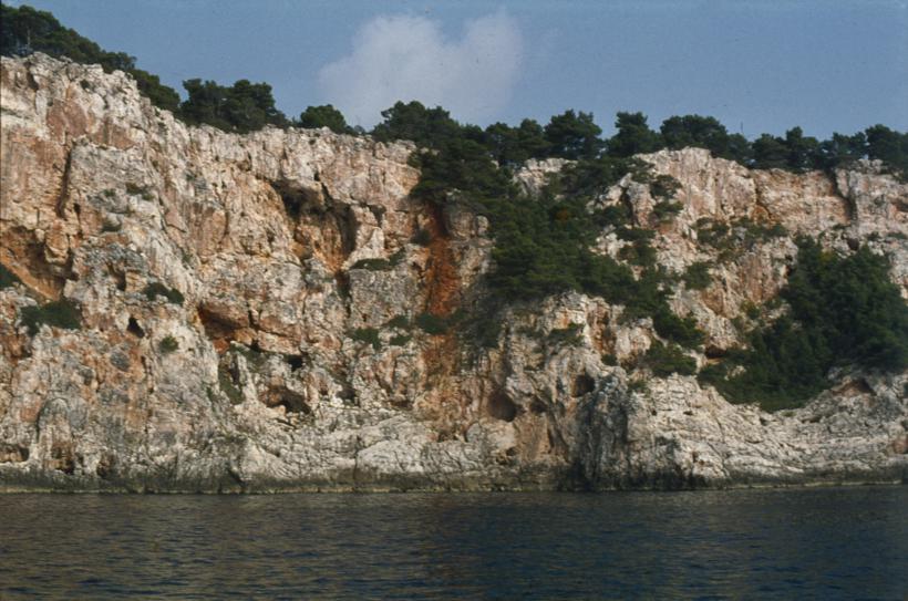Klifovi; vanjska strana južnog dijela otoka