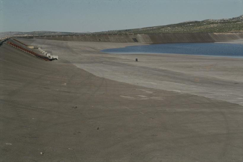 Zapadna taložnica pogled od jugoistočnog ugla; lijevo kolektor
