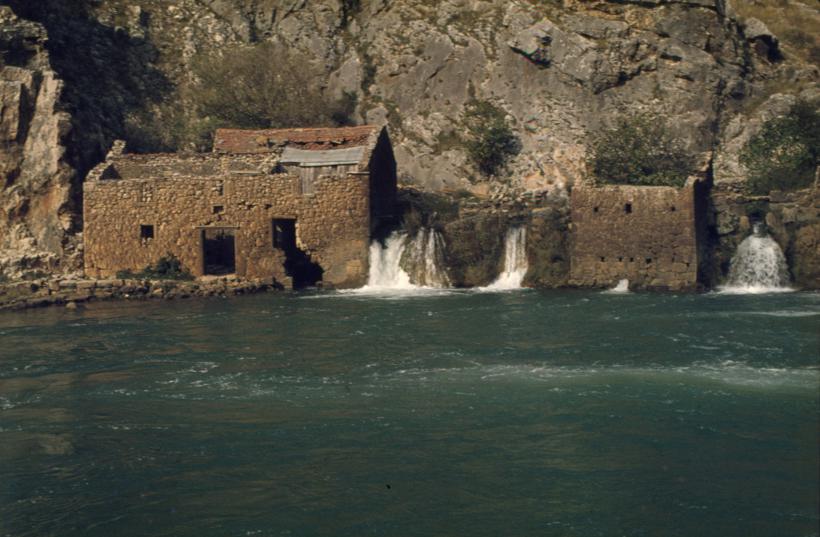 Napušteni mlinovi na desnoj obali Jankovića buka