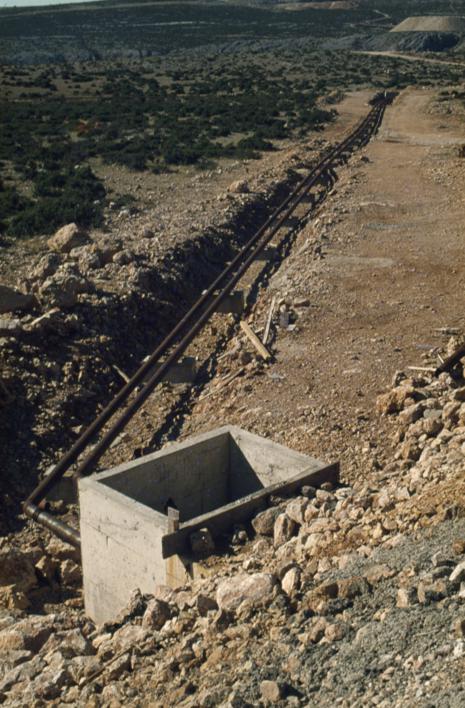 Odvodne cijevi i prilaz uz vanjki južni rub istočnog velikog bazena