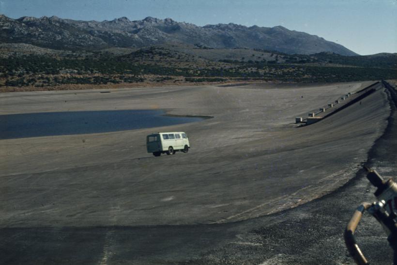 Istočni bazen podno Velebita pogled s južnog dijela pregradnog zida