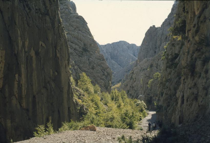 Kroz proboj Velike Paklenice