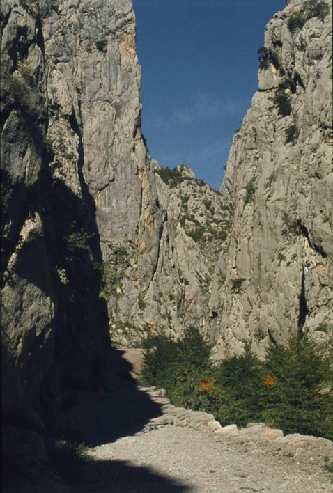 Kroz proboj Velike Paklenice