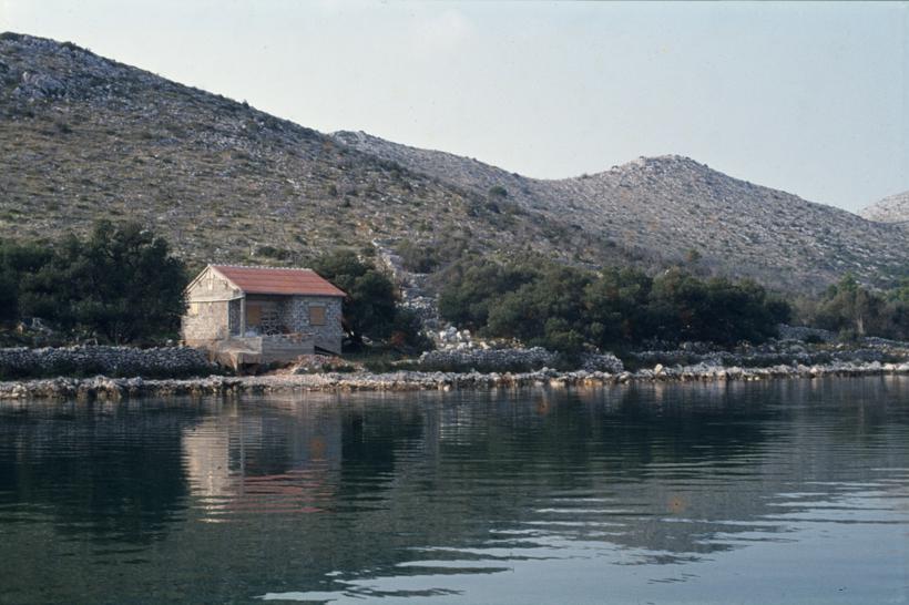 Uvala Magrovica - divlja izgradnja