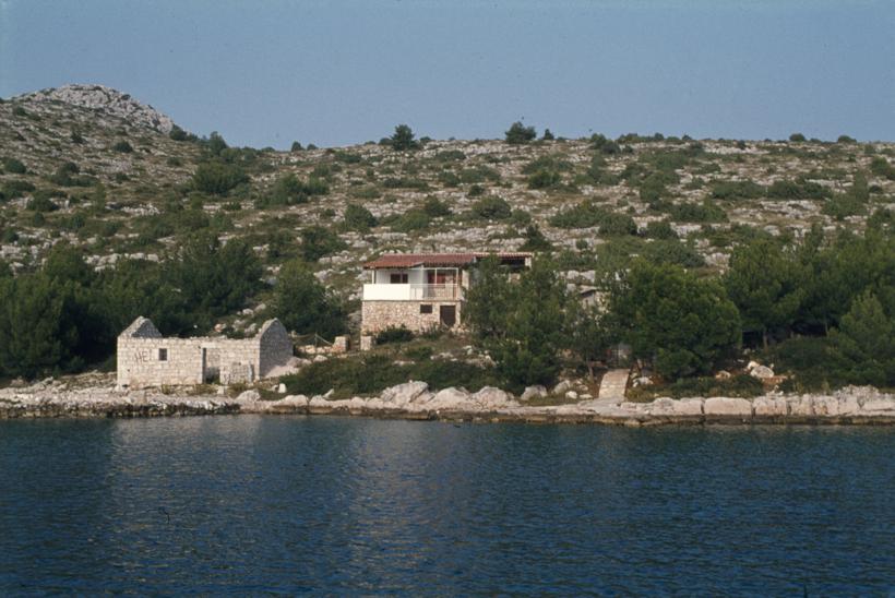 Uvala Magrovica - divlja izgradnja