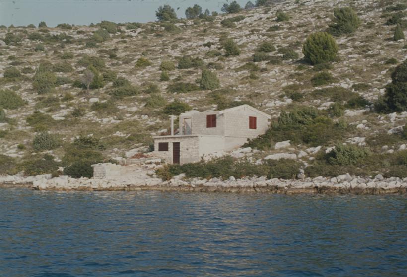 Uvala Magrovica - divlja izgradnja