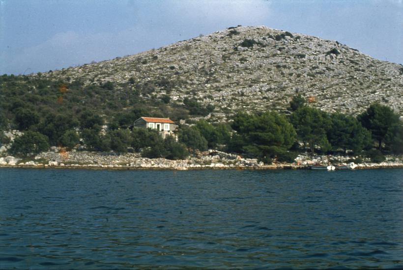 Uvala Magrovica - divlja izgradnja