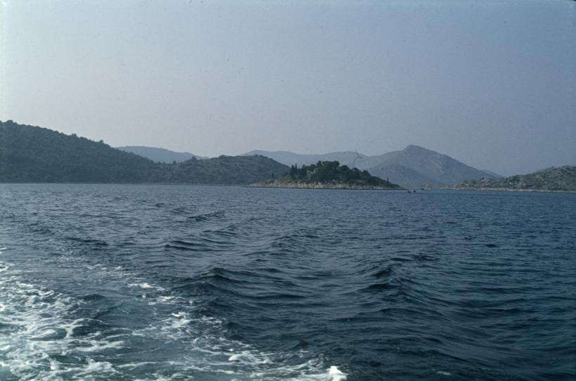 Otočić između uvala Farfarikulac i Kruševica s južne strane