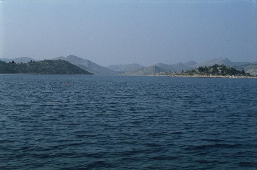 Ošlji rt, nasuprot Otočić