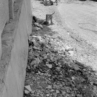 Zagađena obala uz plažu JNA 12