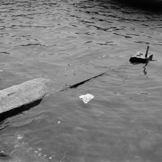 Ispusni kanal Kisikane; prekratko izvedeno u more; druga uvala po neugodnom mirisu (kod Sfinge)