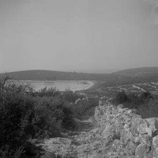 Saharun - pogled na uvalu i polja u pozadini