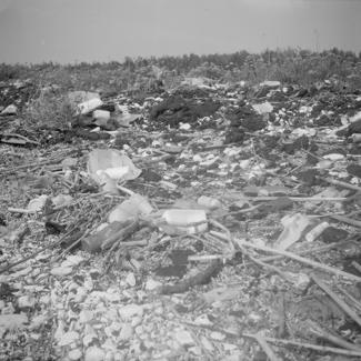 Saharun - zagađenje, a u gornjem nivou ulaza vale puno mazuta
