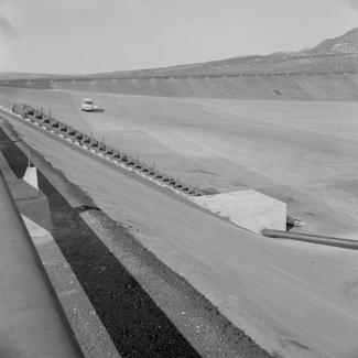 Mali bazen- jugozapadni dio; asfaltiran