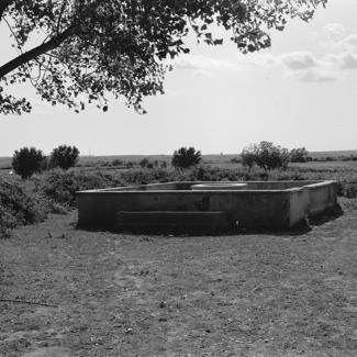 Ivkovići; sa sjeverne strane, šesterokutna kruna