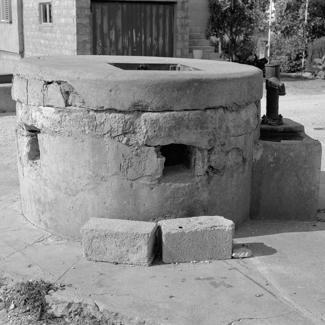 Istočni bunar; istočno od PTT (pošte)