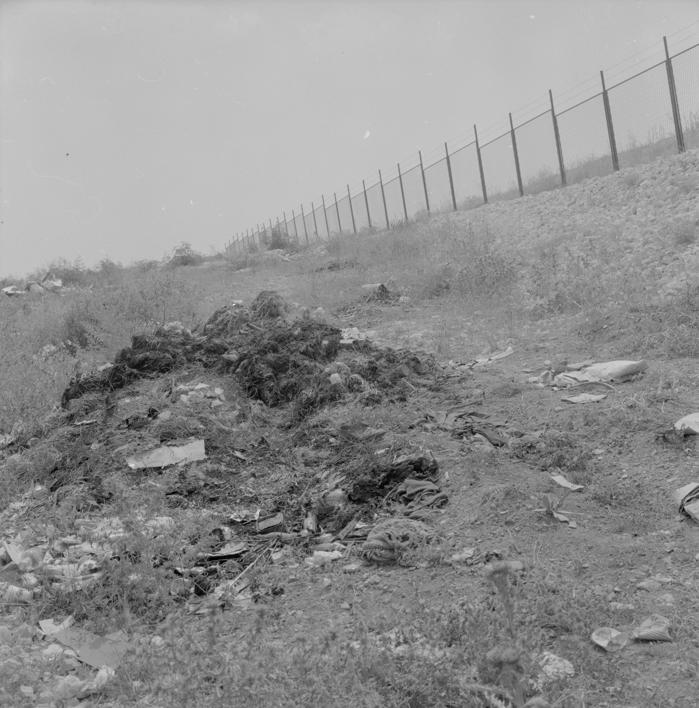 Deponij smeća pored rezervoara za vodu