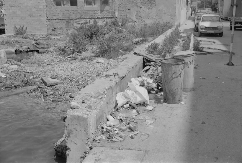 Otpaci u kantama, nekadašnja Koruška ulica