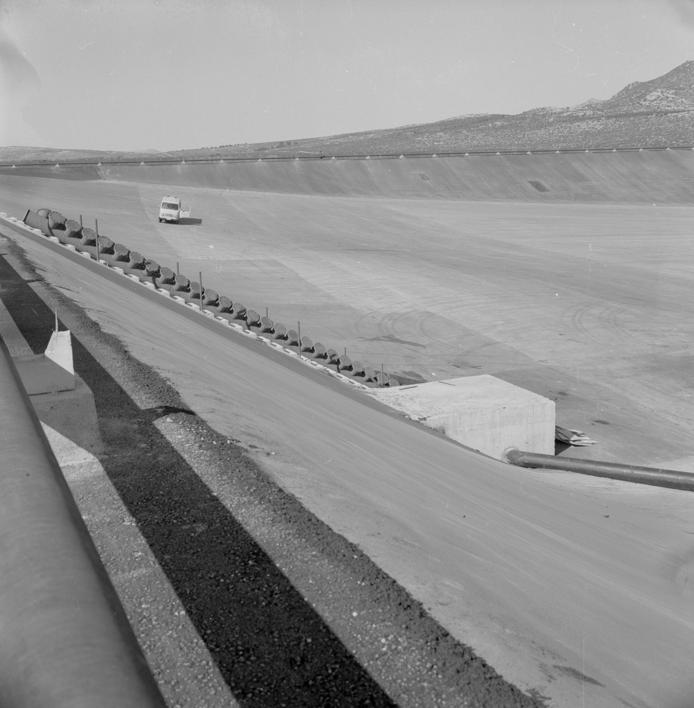 Mali bazen- jugozapadni dio; asfaltiran