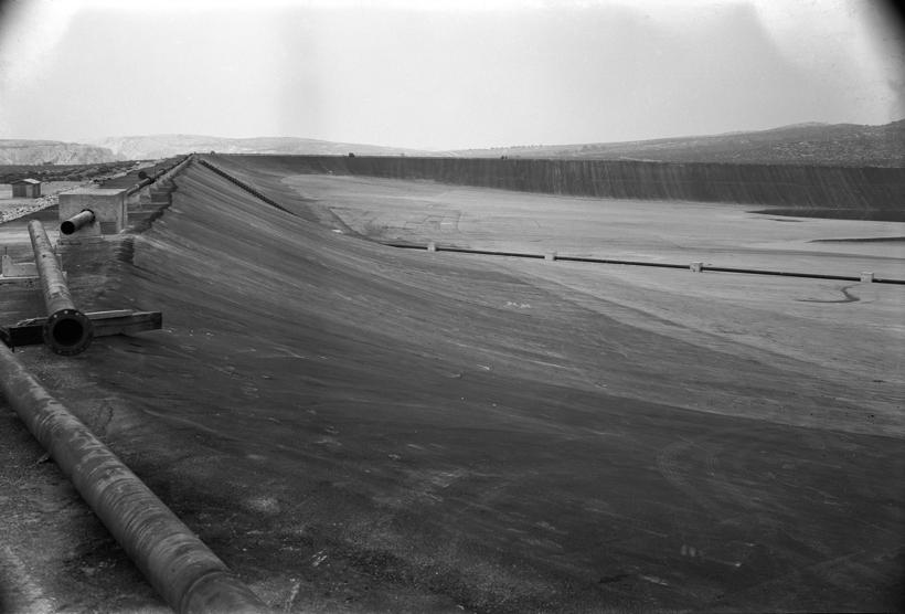 Pregradna masa i dovodna cijev za crveni mulj