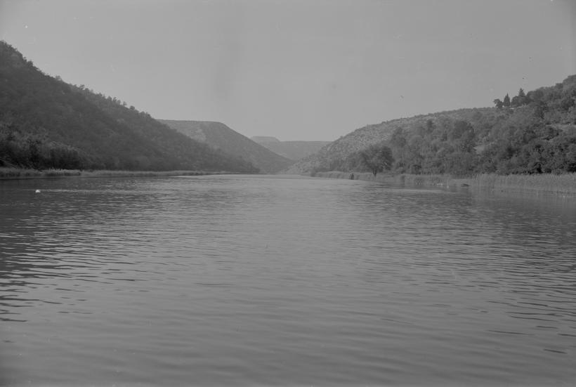Kanjon Zrmanje - pogled iz Obrovca - u pozadini ostatak površinskog kopa