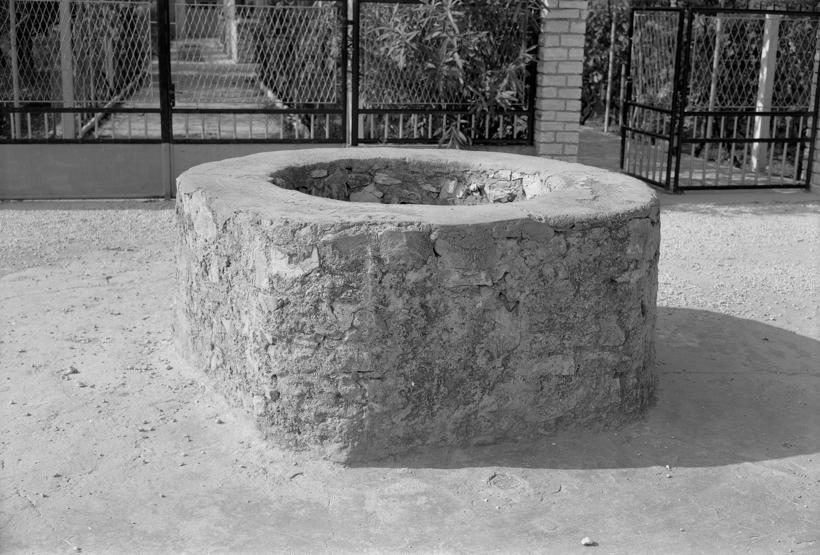 Zapadni bunar; kod PTT (pošte)