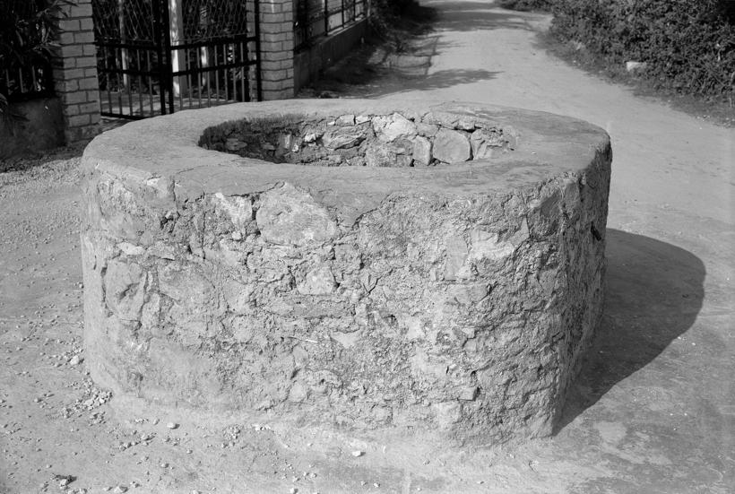 Zapadni bunar; kruna